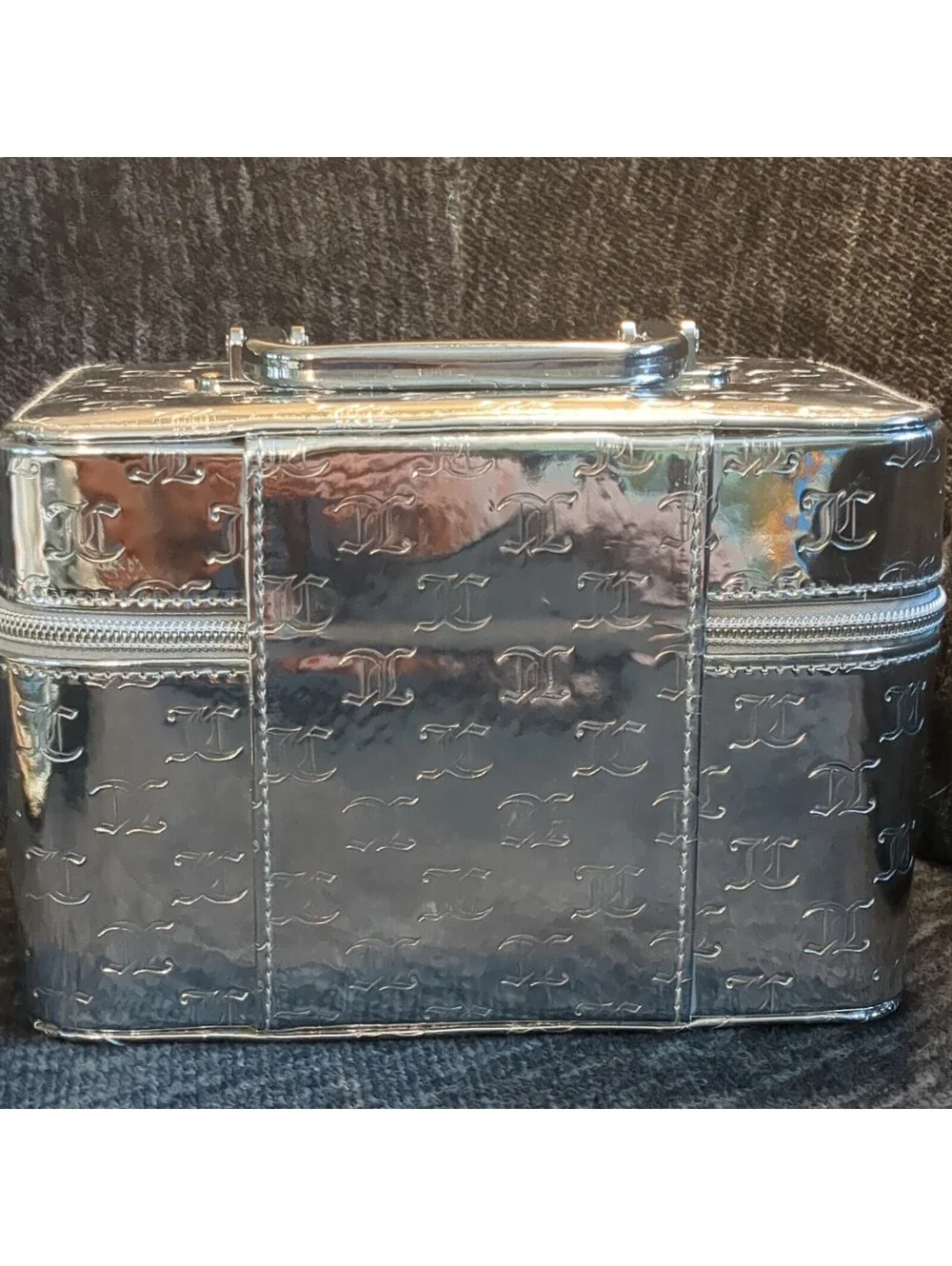 Juicy Couture Silver Metallic Make Up Train Bag Vanity Zip Case Rare